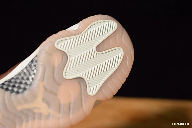 11 Air Low GS Gold Jordan Rose AH7860-105 1116